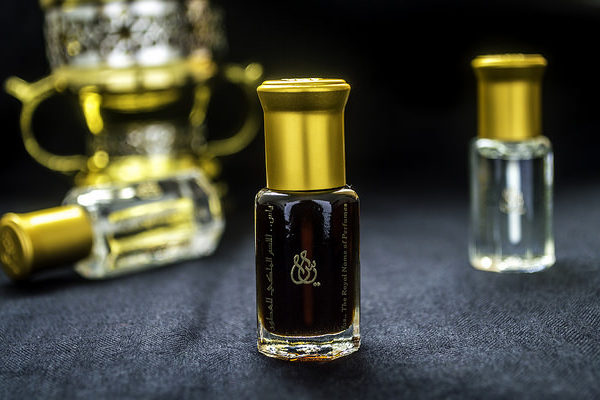 Удовые ароматы: чем пахнет черное парфюмерное золото и почему его популярность растет с каждым днем?